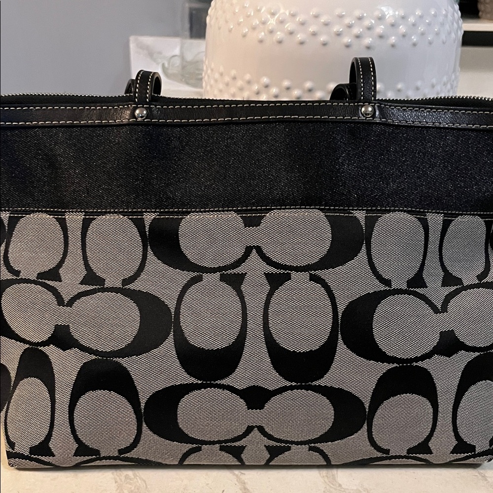 Coach Black and Gray Tote Bag..Tattersall Interior - Picture 6 of 13